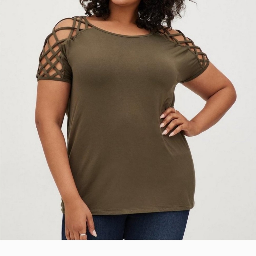 NWT Torrid  latttice olive green super soft top. Size 2